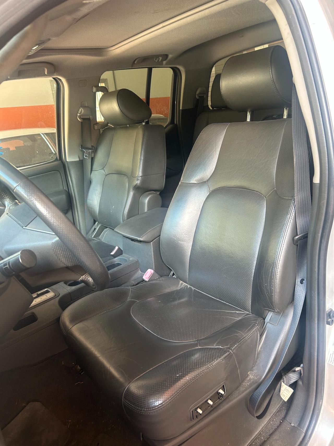 Nissan Navara Double Cab Navara d.cab 2.5 dci Platinum 174cv