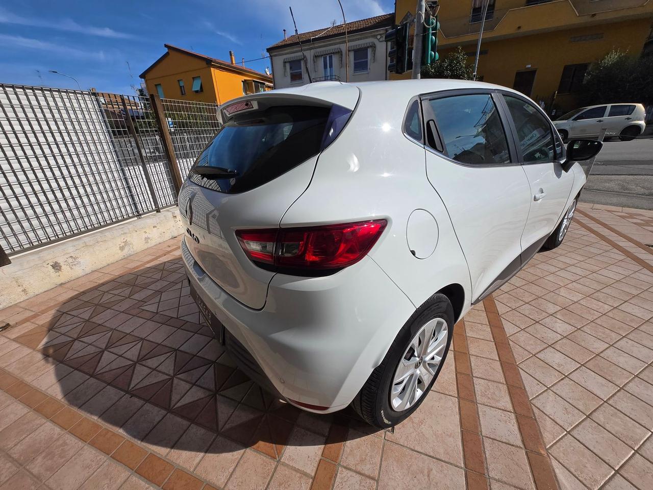 Renault Clio 1.2 16V 75CV Zen #50748