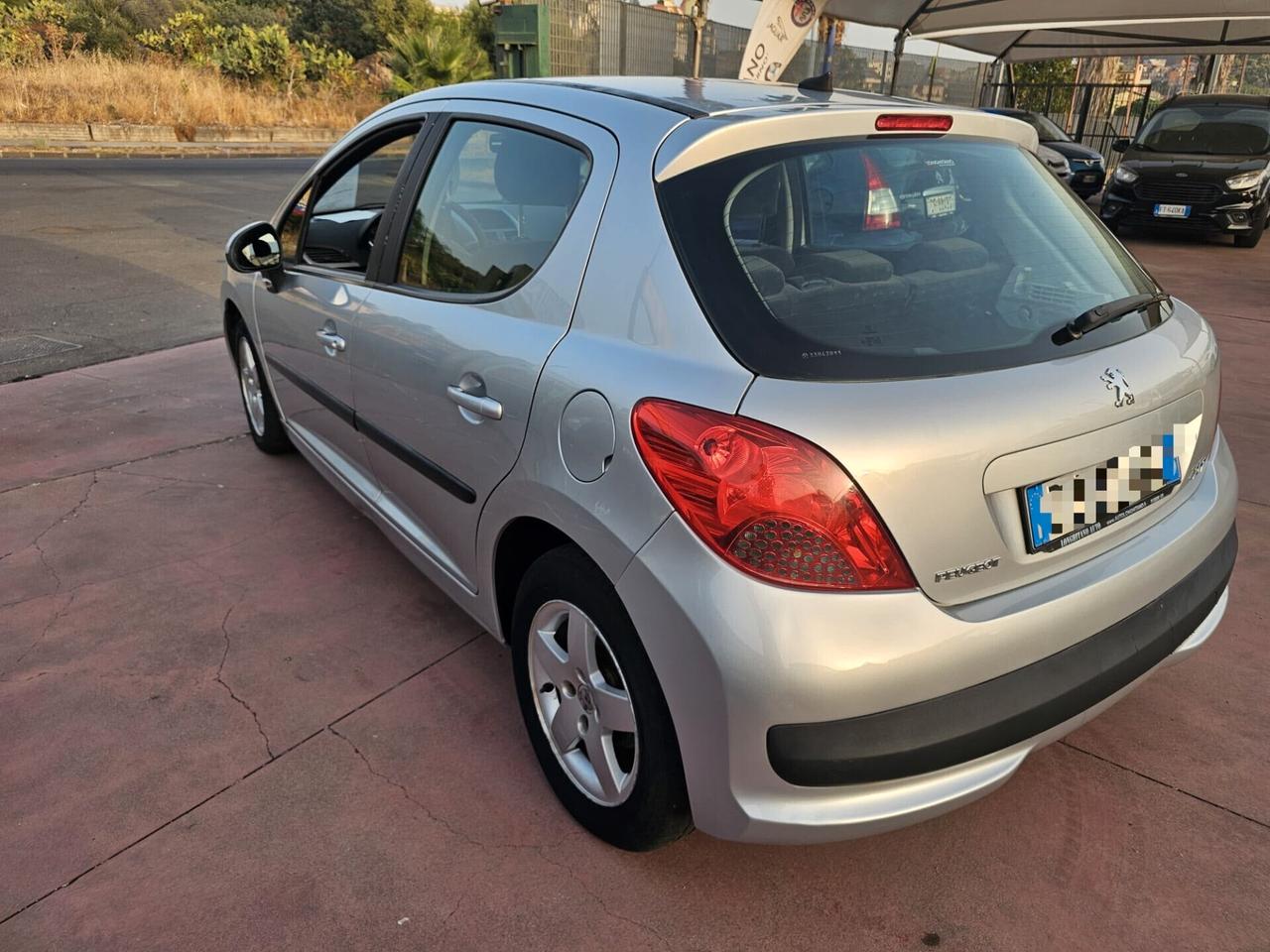 Peugeot 207 1.4 HDi 70CV 5p. ONE Line