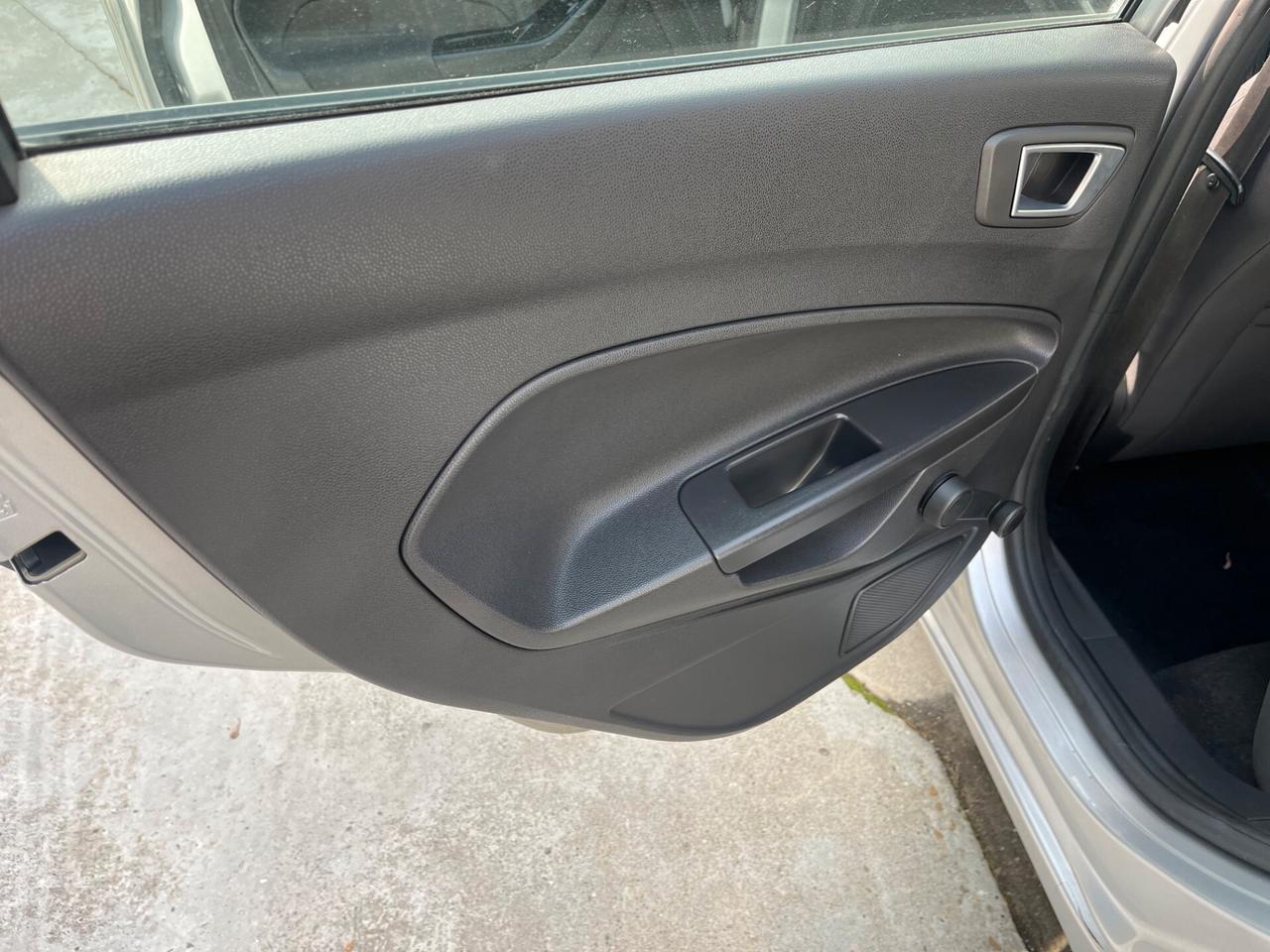 Ford Fiesta 1.5 TDCi 75CV 5 porte Titanium