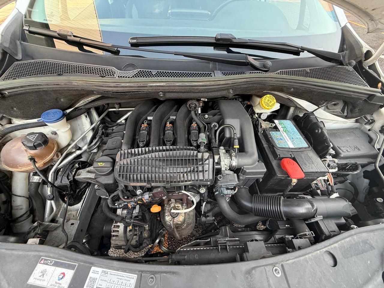 Peugeot 2008 PureTech 82 Allure ***NAVIGATORE*OK NEOPATENTATI***