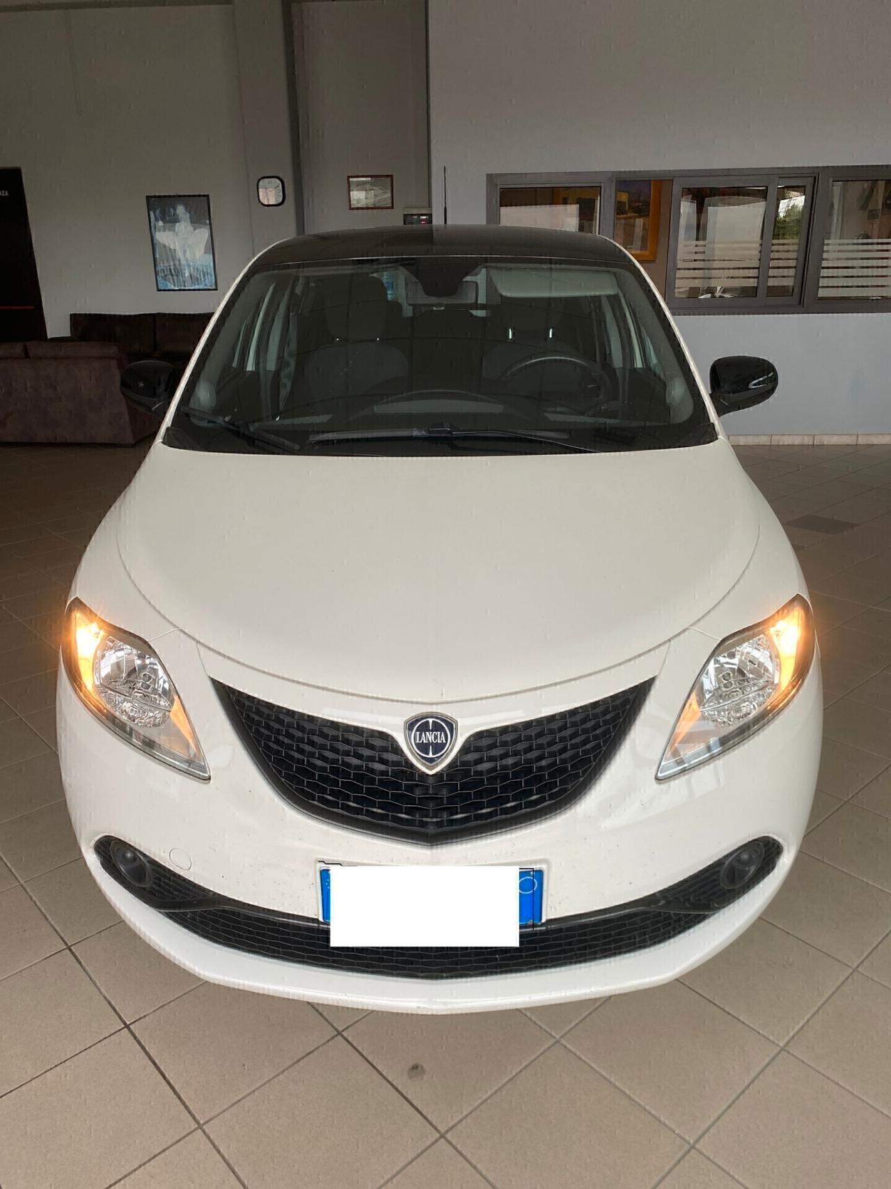Lancia Ypsilon 0.9 TwinAir 5 porte Metano Ecochic Black and Noir