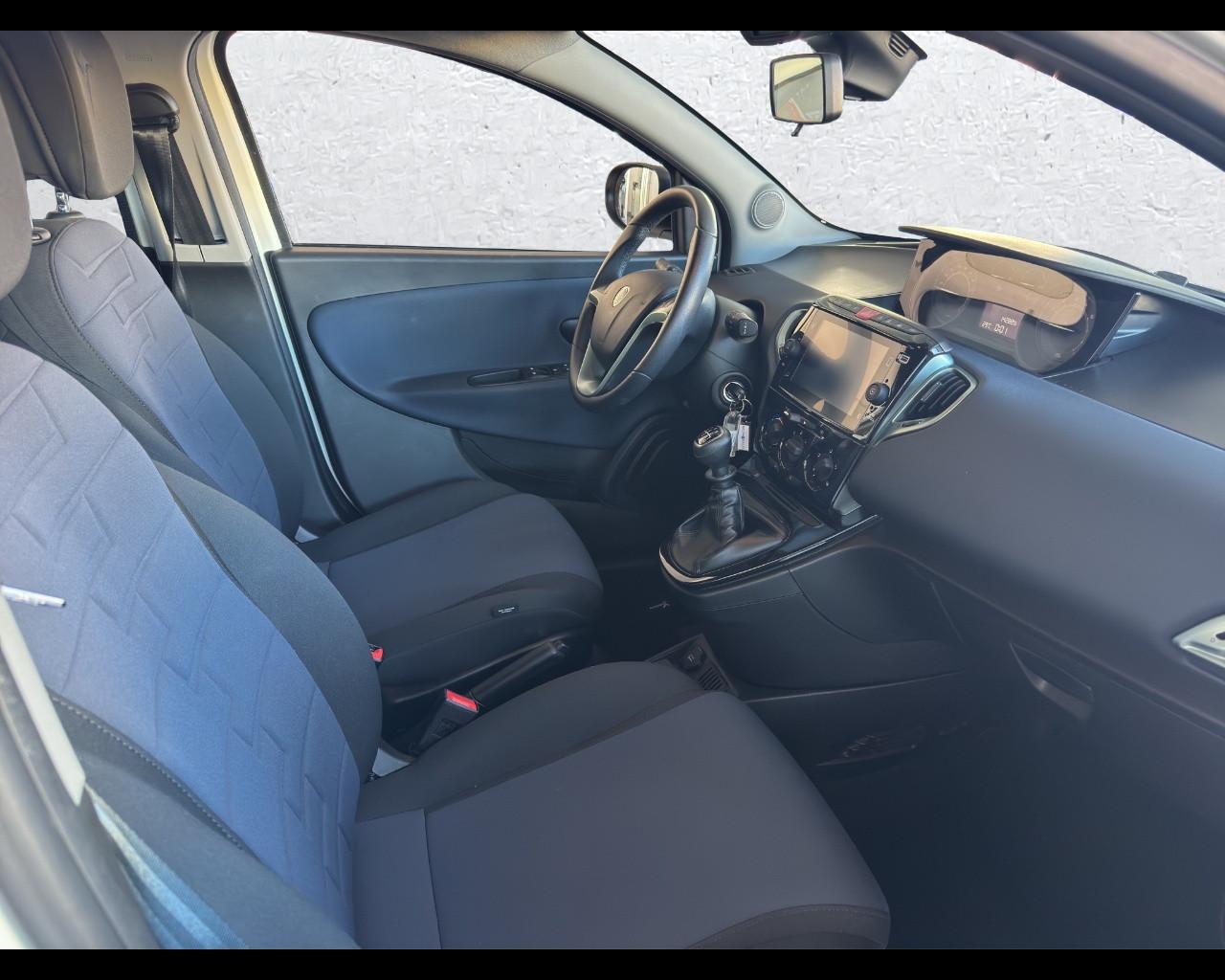 LANCIA Ypsilon 3ª serie - Ypsilon 1.0 FireFly 5 porte S&S Hybrid Platino
