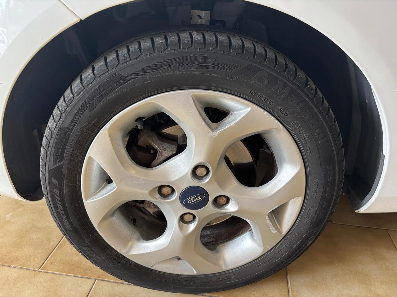 FORD FIESTA ANNO 2011 DS 1.4 ADATTA NEOPATENTATI KM 196 MILA
