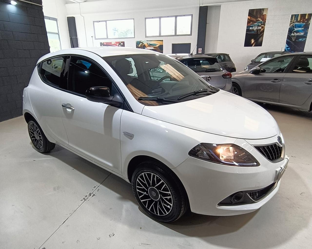 Lancia Ypsilon 1.0 FireFly 5 porte S&S Hybrid Platino