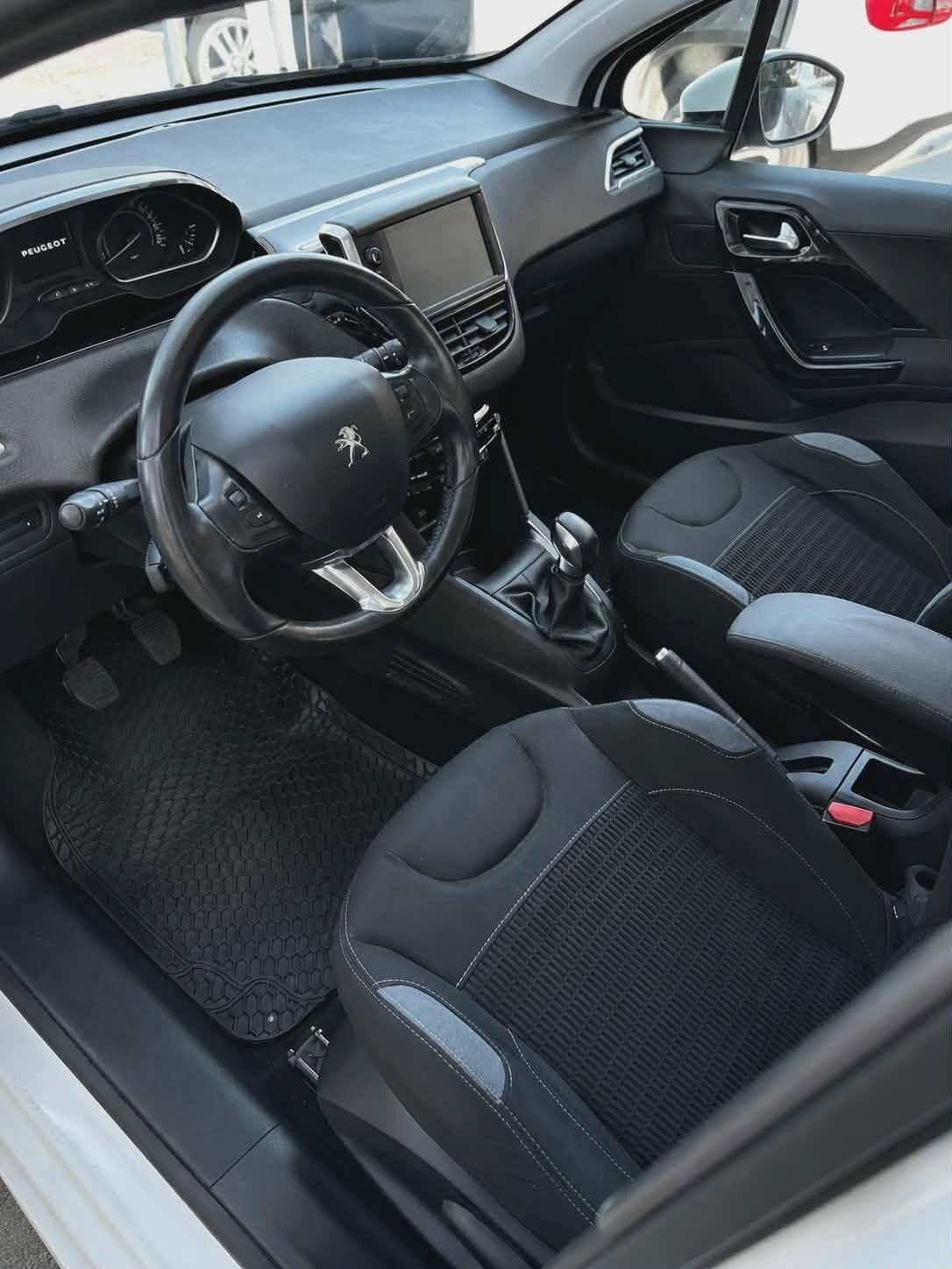Peugeot 208 1.2 Benzina Allure – PARI AL NUOVO