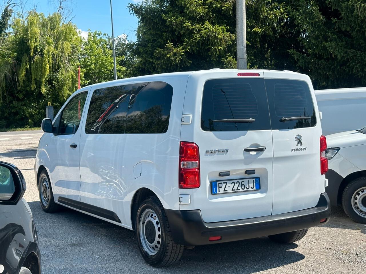 Peugeot Traveller BlueHDi 120 Medio Active