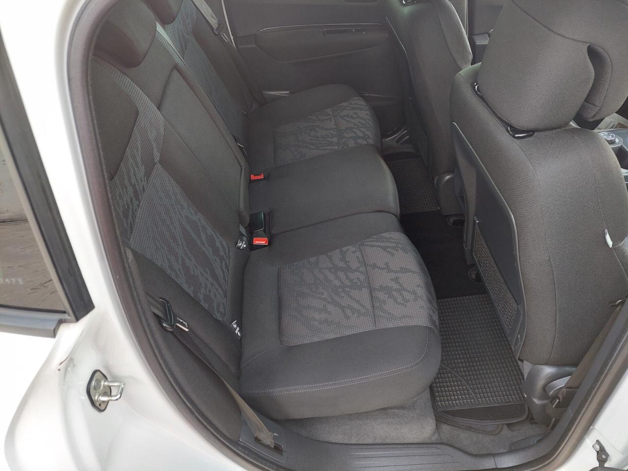 Peugeot 3008 1.6 HDi 110CV cambio robotizzato