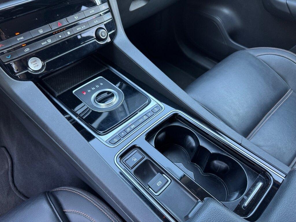 Jaguar F-Pace Prestige 180cv auto
