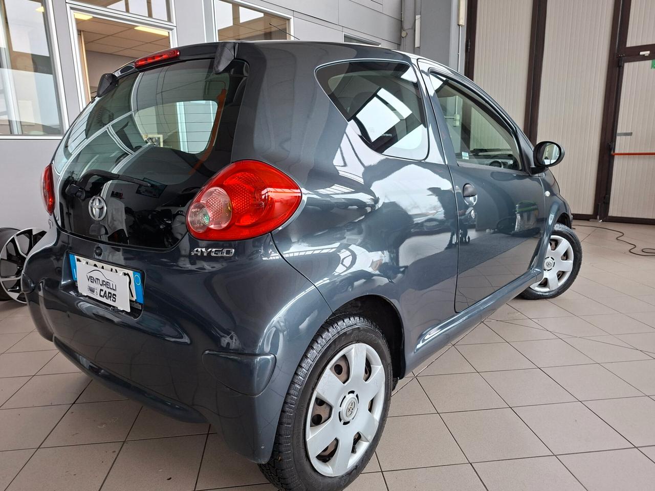Toyota Aygo 1.0 12V VVT-i 3 porte Sol CON CLIMA