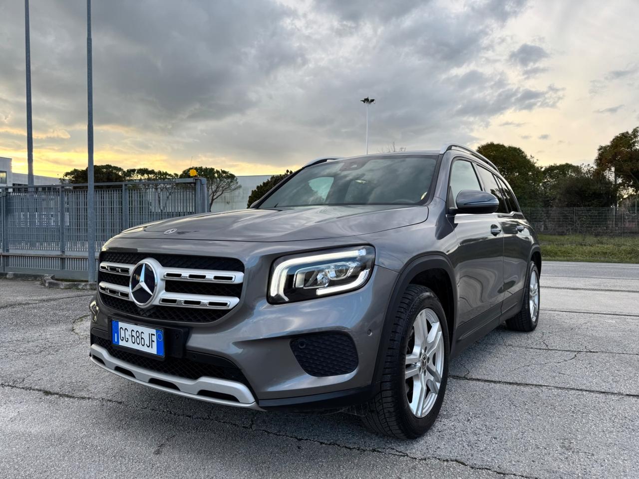 MERCEDES GLB 180d Sport - Luci Ambient Navi 18