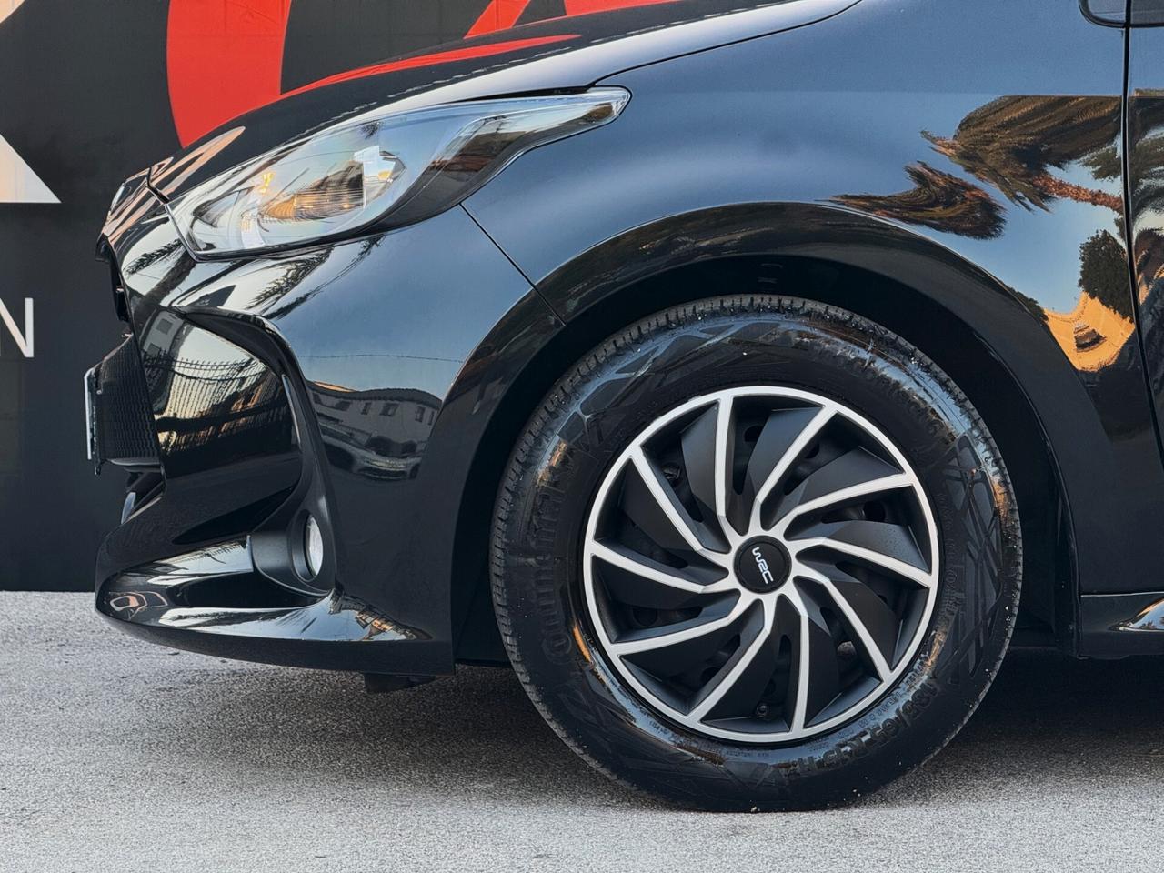 Toyota Yaris 1.5 Hybrid 92CV Business LED CAM