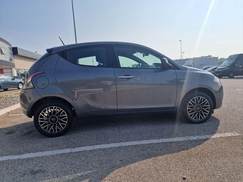 LANCIA Ypsilon 1.0 firefly hybrid Platino s&s 70cv