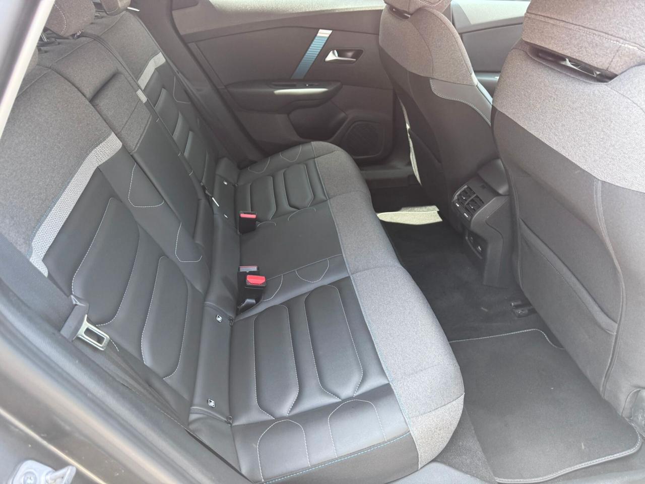 Citroen e-C4 motore elettrico 136 CV Shine