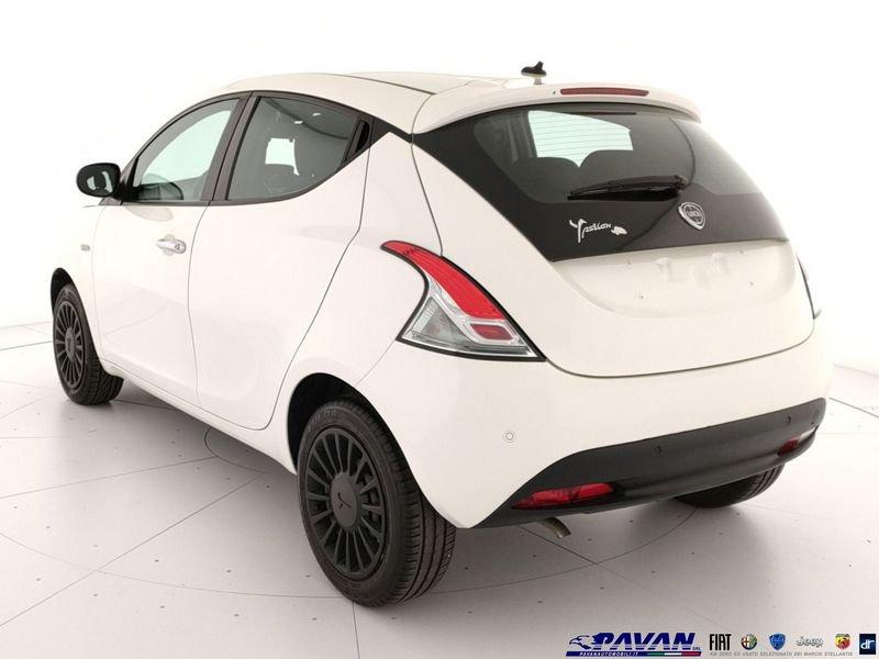 Lancia Ypsilon 1.0 FireFly 5 porte S&S Hybrid Ecochic Silver