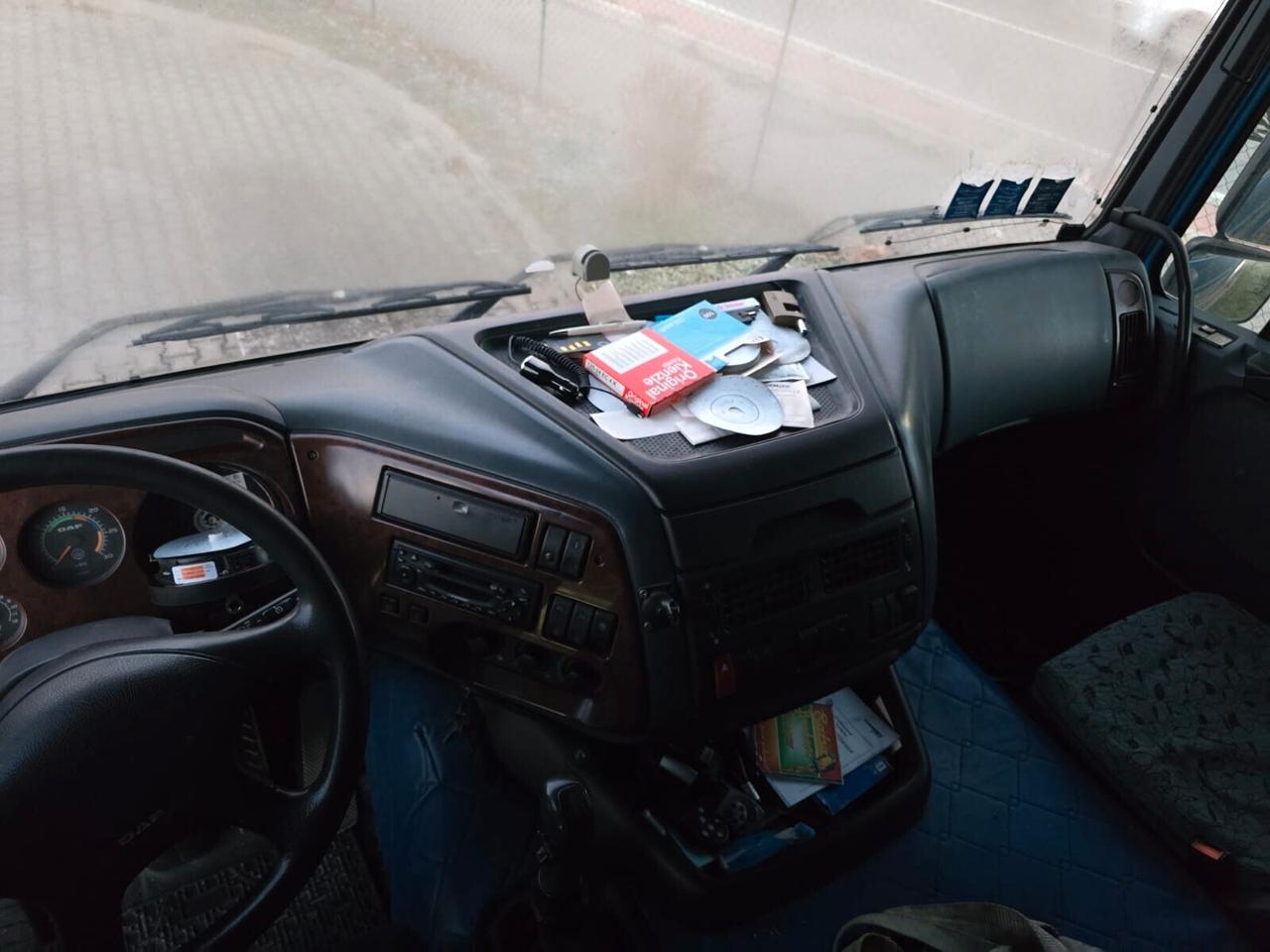 DAF XF 480 RIBASSATO 3 ASSI CON GRU POSTERIORE