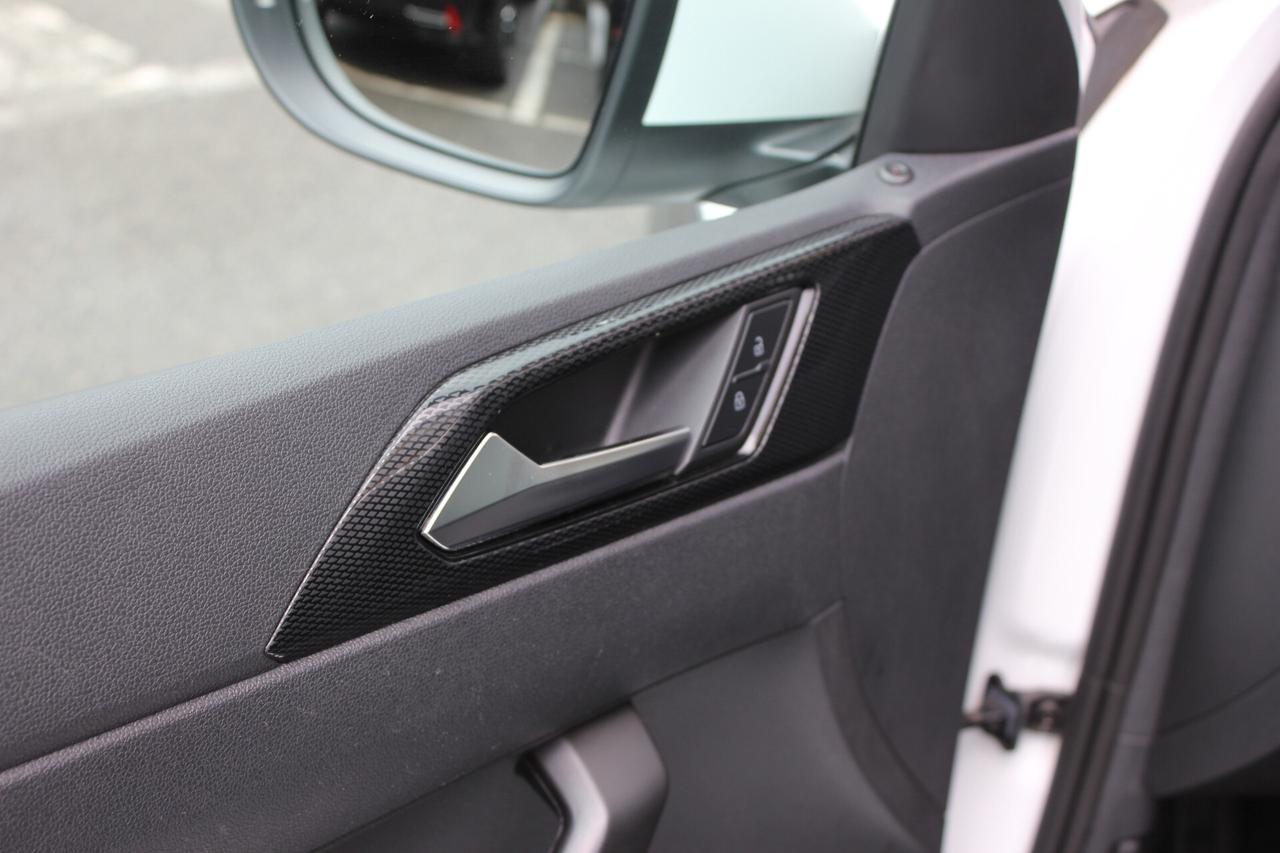 Volkswagen Taigo 1.0 TSI 95 CV LIFE NAVY APPLE CARPLAY CLIMA AUTO BI-ZONA