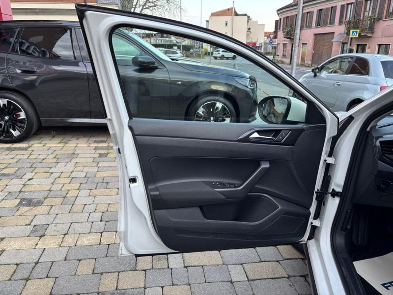 Volkswagen Taigo 1.0 TSI 95 CV Life LED-NAVI-CAM-16"