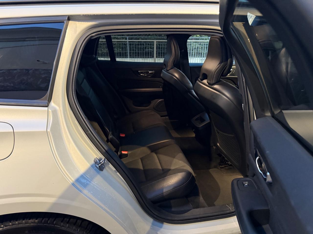 Volvo V60 2.0 tdi 150 cv Geartronic R-design 2019