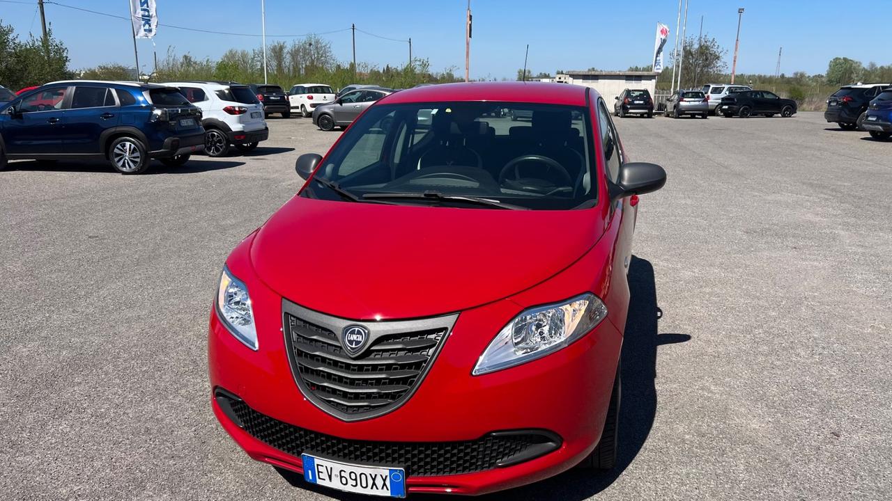Lancia Ypsilon 1.2 69 CV 5 porte S&S Silver