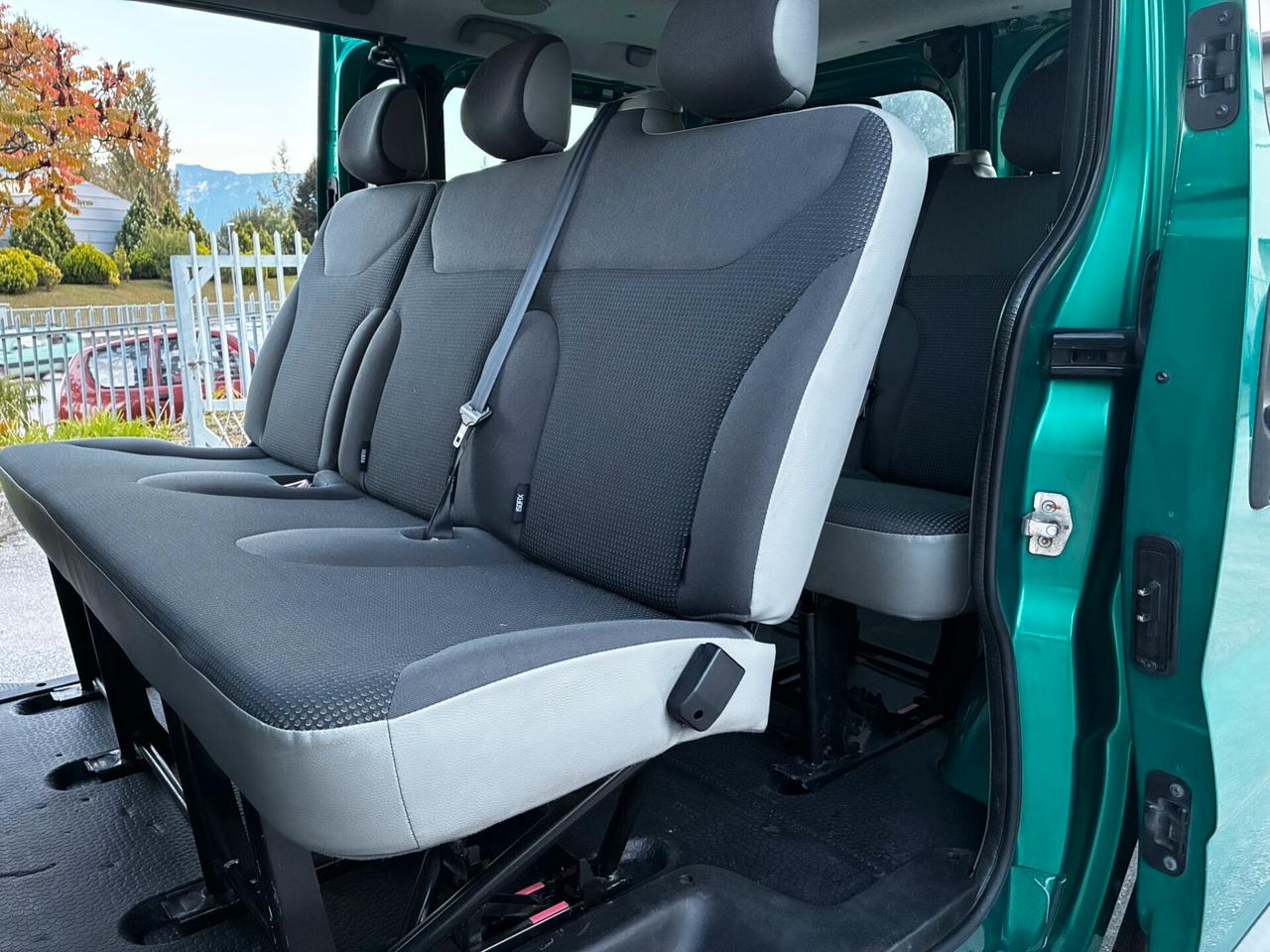 OPEL VIVARO 9 POSTI 2.0 DCi 115CV 6M + GANCIO + DOPPIA PORTA LATERALE