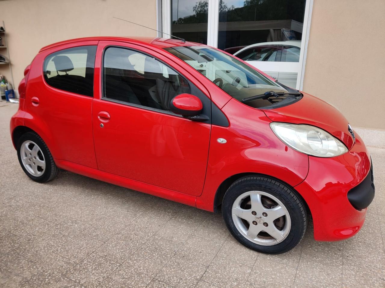 Peugeot 107 1.0 Benz 5 porte Automatica