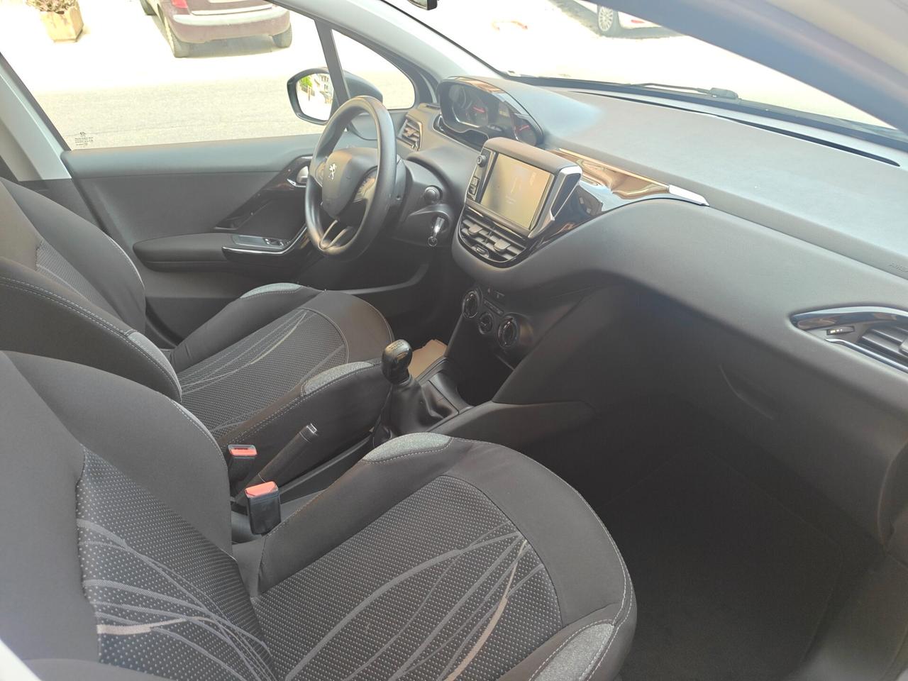 Peugeot 208 1.2 VTi Active Ok neop