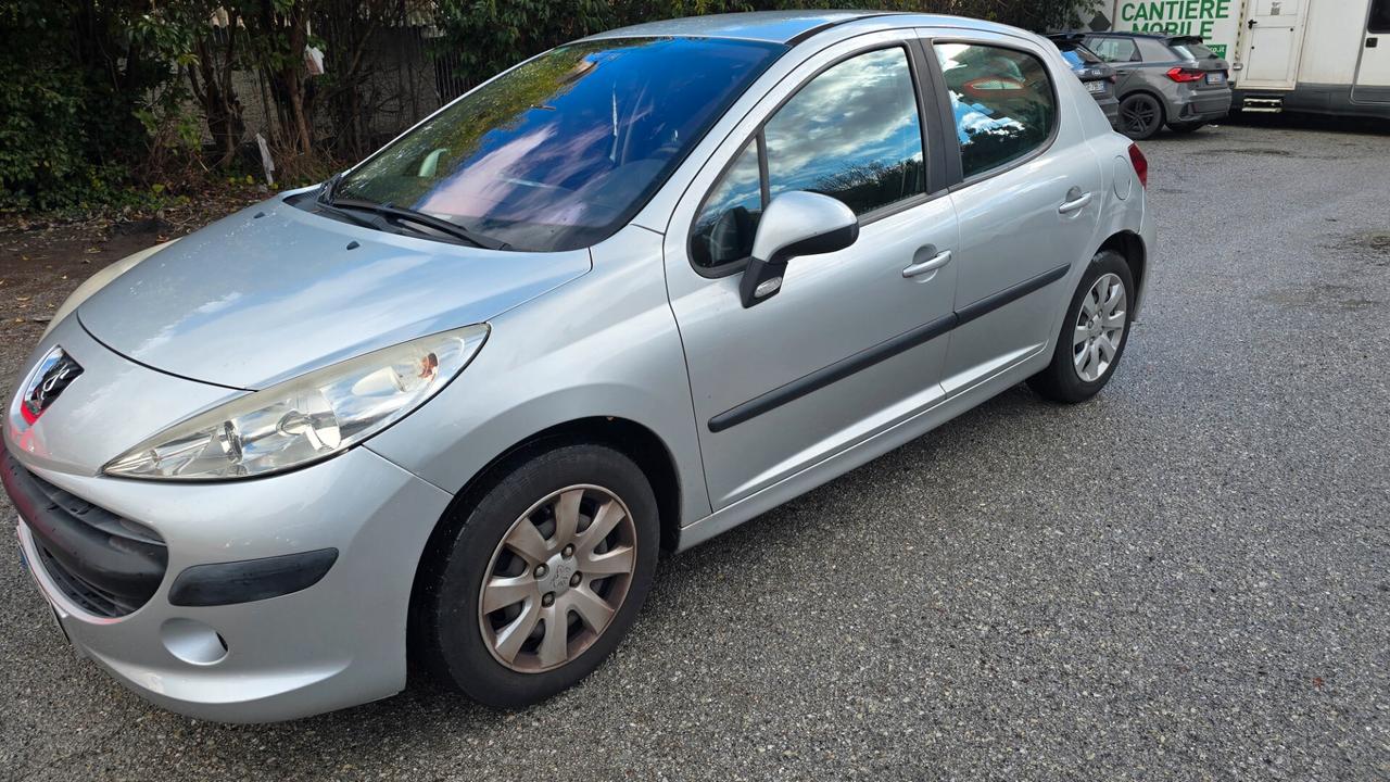 Peugeot 207 1.4 HDi 70CV 5p. XT