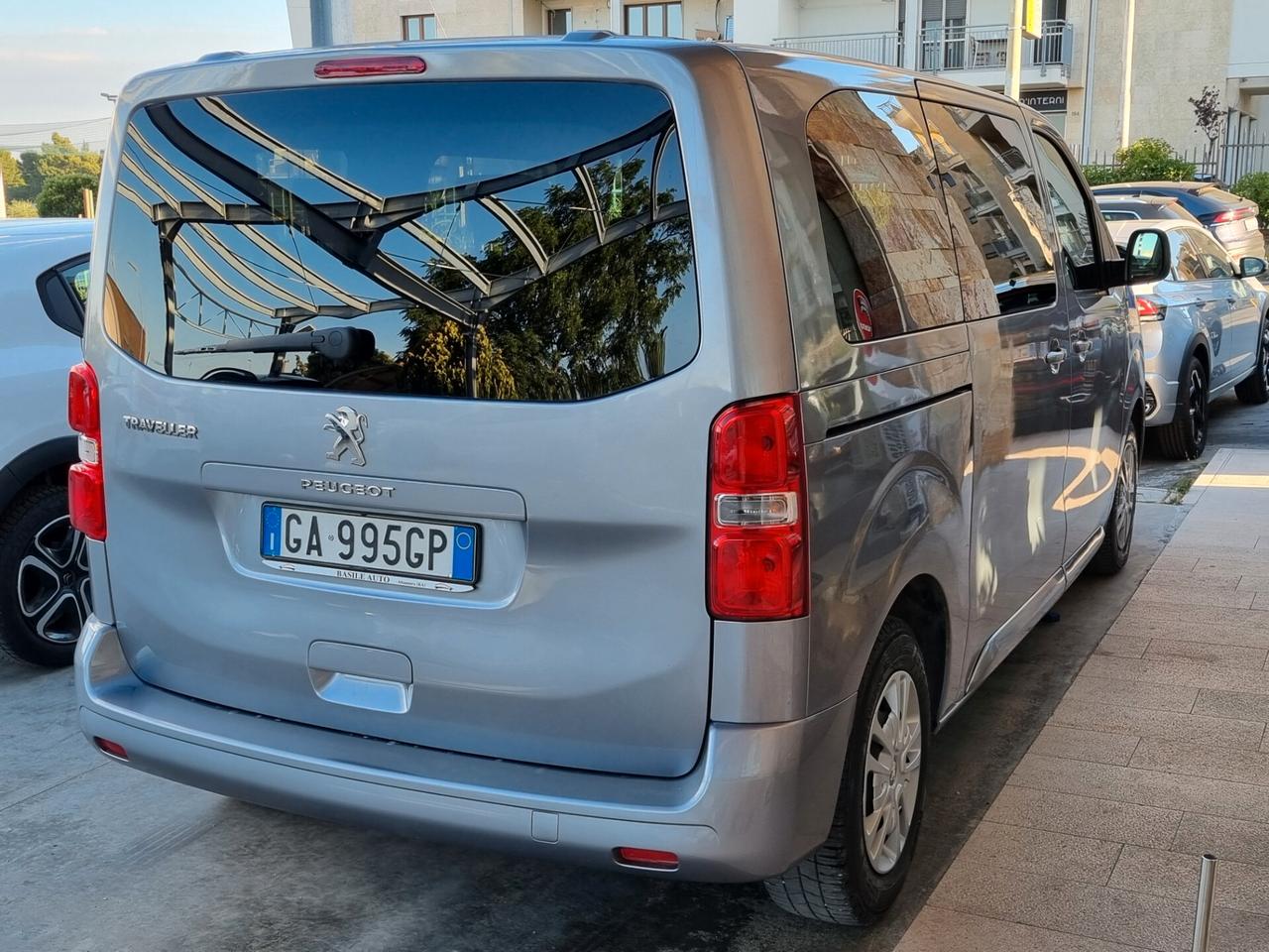 Peugeot TRAVELLER BLUEHDI 120 S&S BUSINESS STANDARD FP TRAVELLER BLUEHDI 120 S&S BUSINESS STANDARD FP