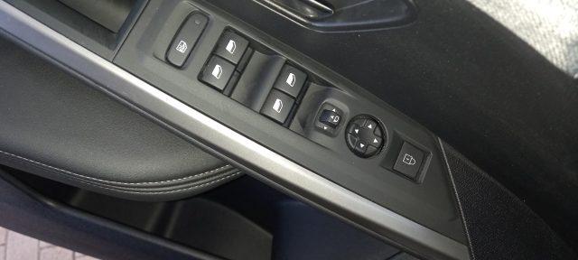 PEUGEOT 5008 Hybrid 136 e-DCS6 Allure