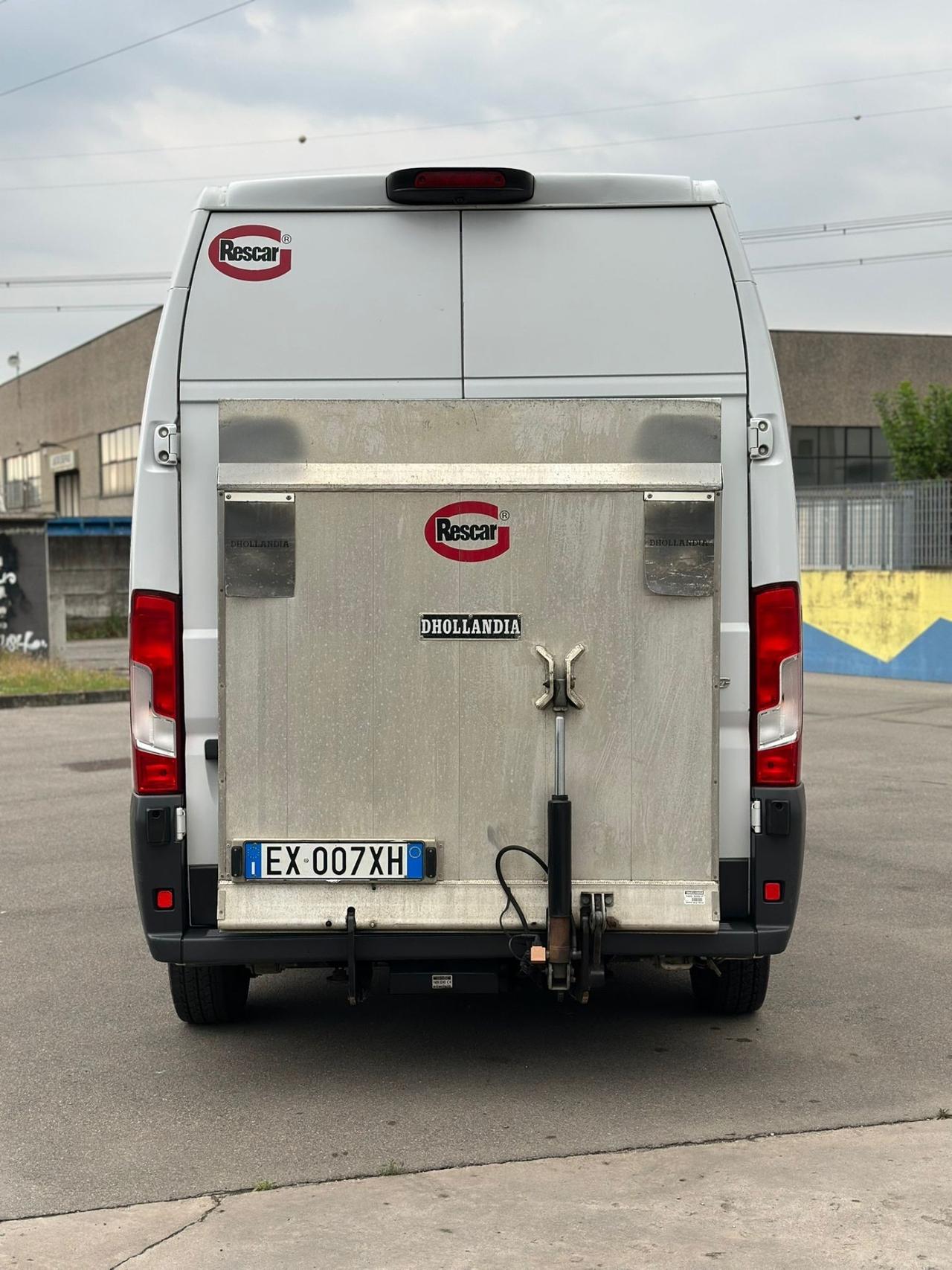 Fiat ducato con pedana caricatrice