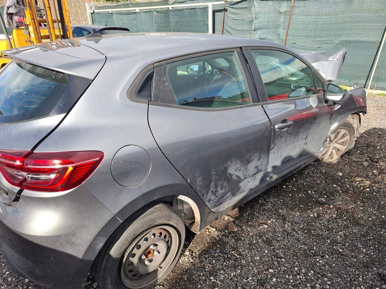 RENAULT CLIO INTENS IBRIDA 2023 SINISTRATA