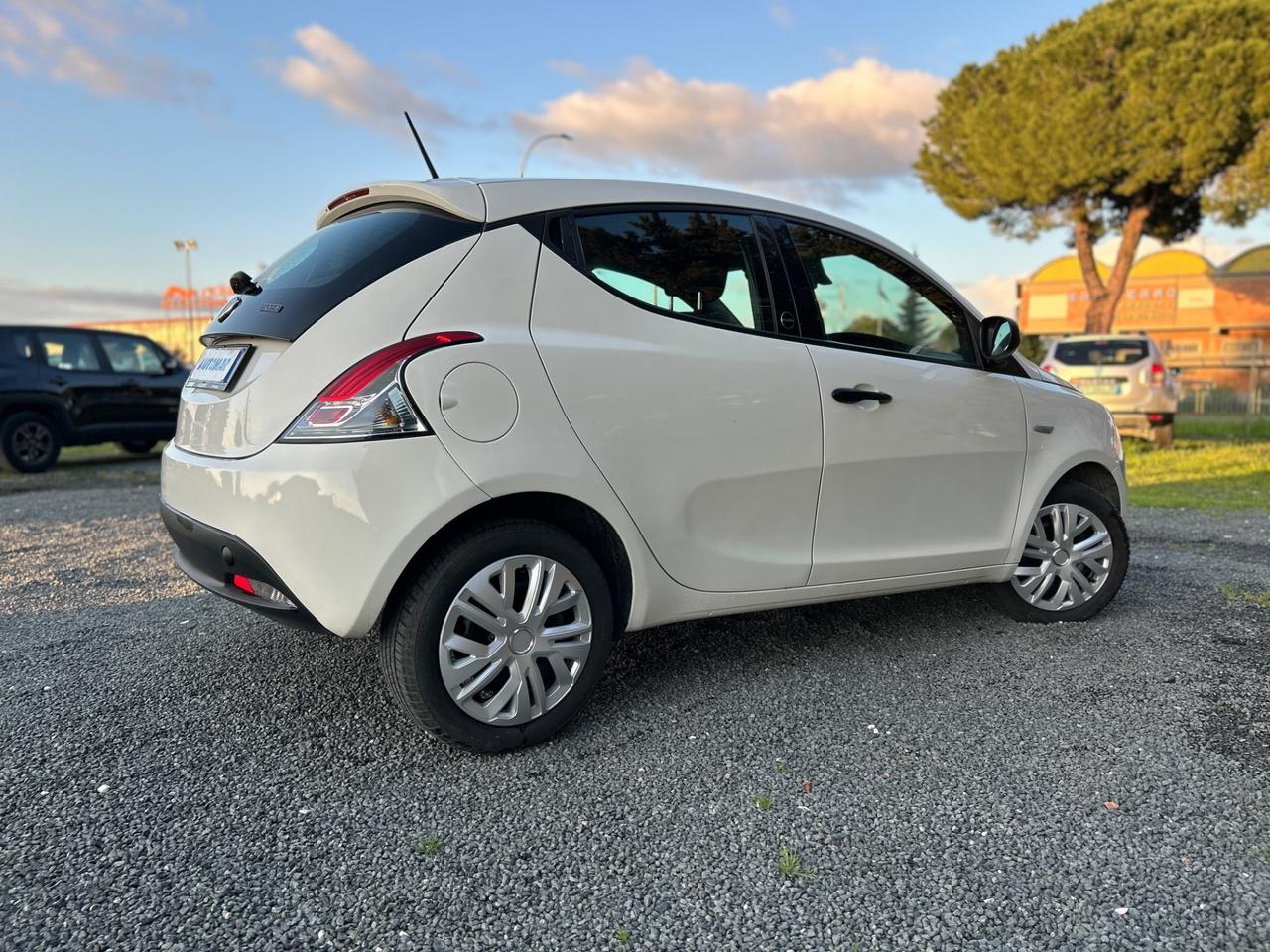 Lancia Ypsilon 1.0 Hybrid*NEOPATENTATI*UNIPRO*