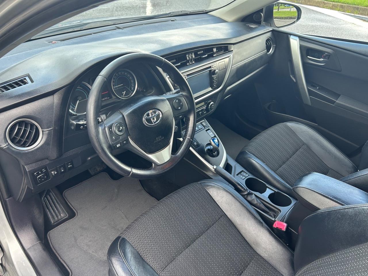 Toyota Auris 1.8 Hybrid Business