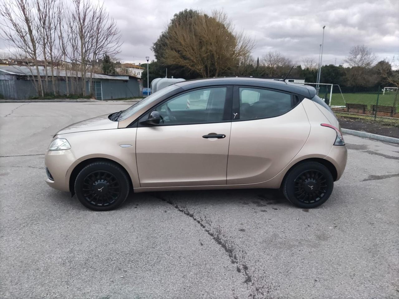 Lancia Ypsilon 1.2 69 CV 5 porte S&S Gold