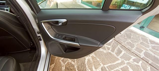 VOLVO V60 D3 Momentum