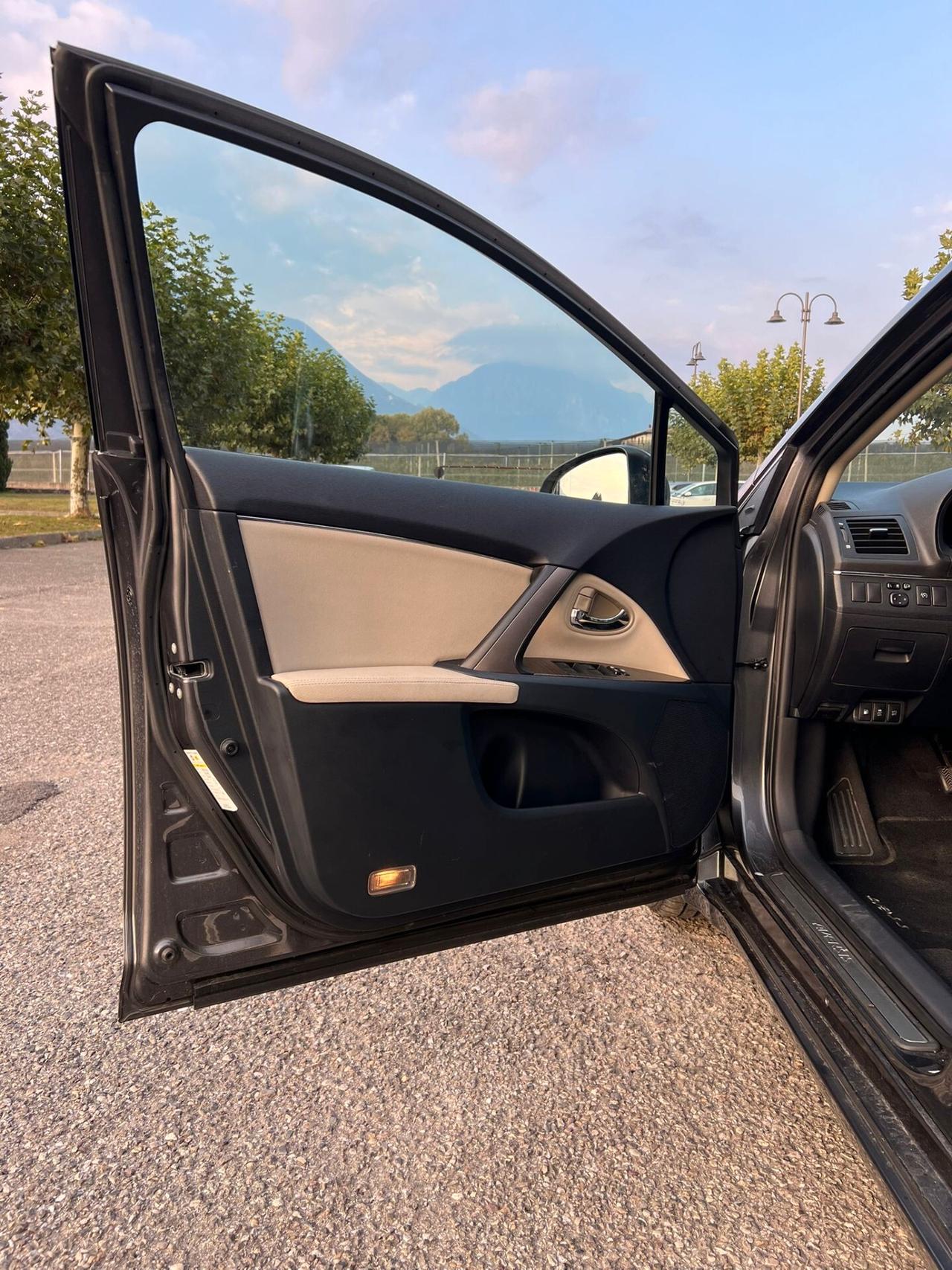 Toyota Avensis 2.2 D-Cat aut. Wagon Style Safety