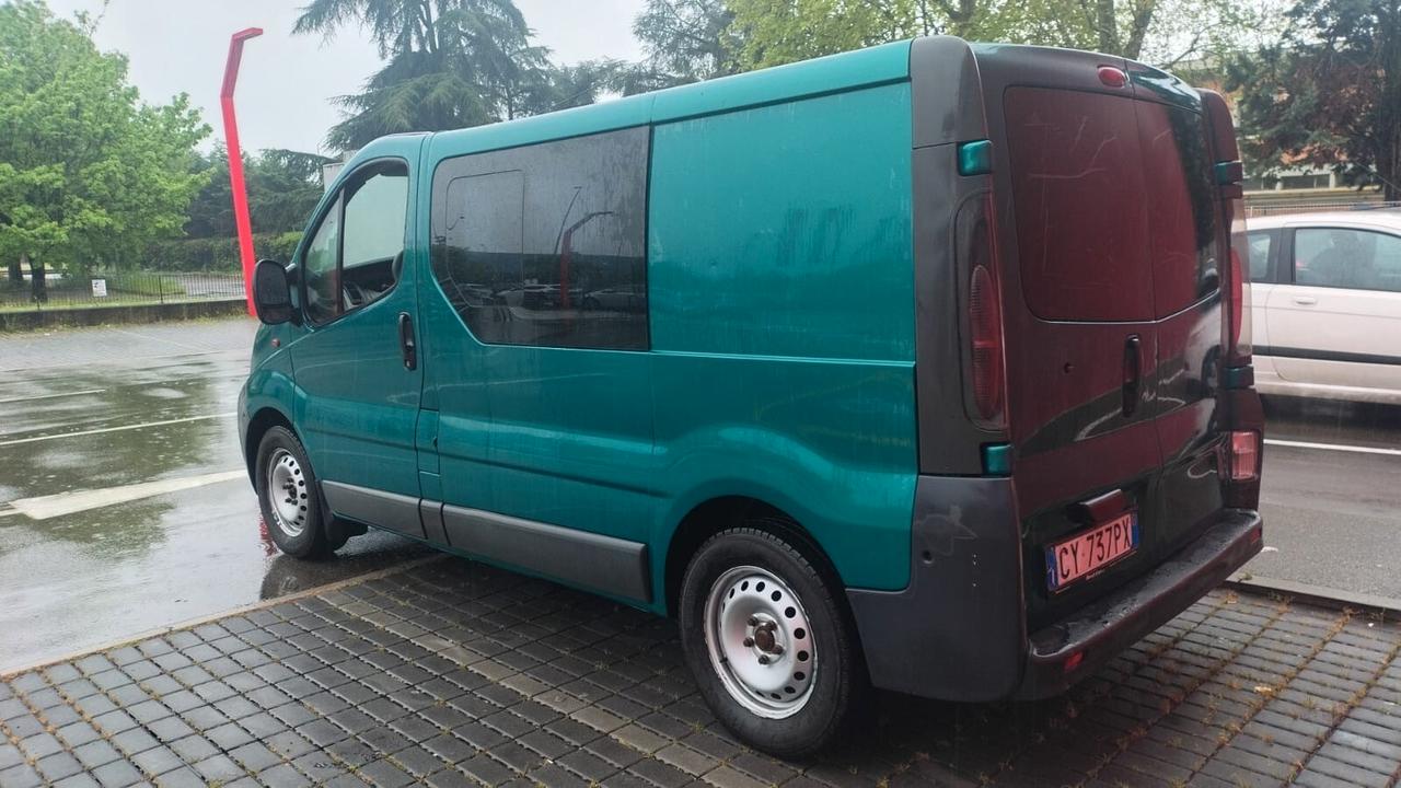 Renault Trafic 6 posti autocarro