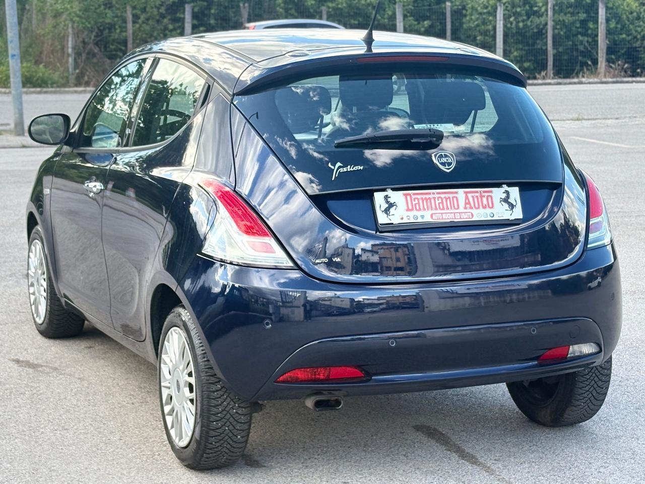 Lancia Ypsilon 1.2 69 CV 5P Gold UCONNECT Blue&Me