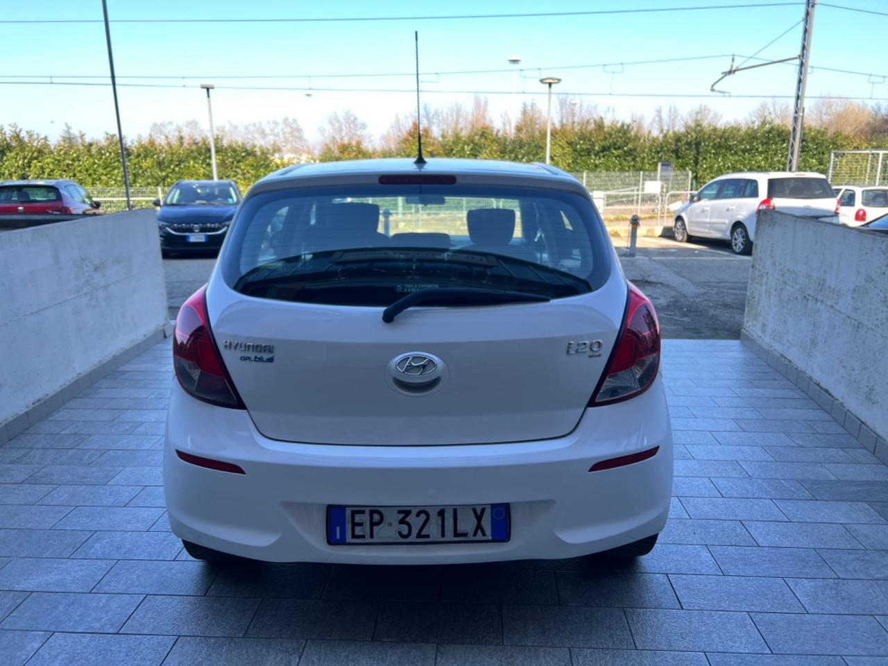 Hyundai i20 1.2 5p. BlueDrive GPL Sound Edition. NEOPATENTATO