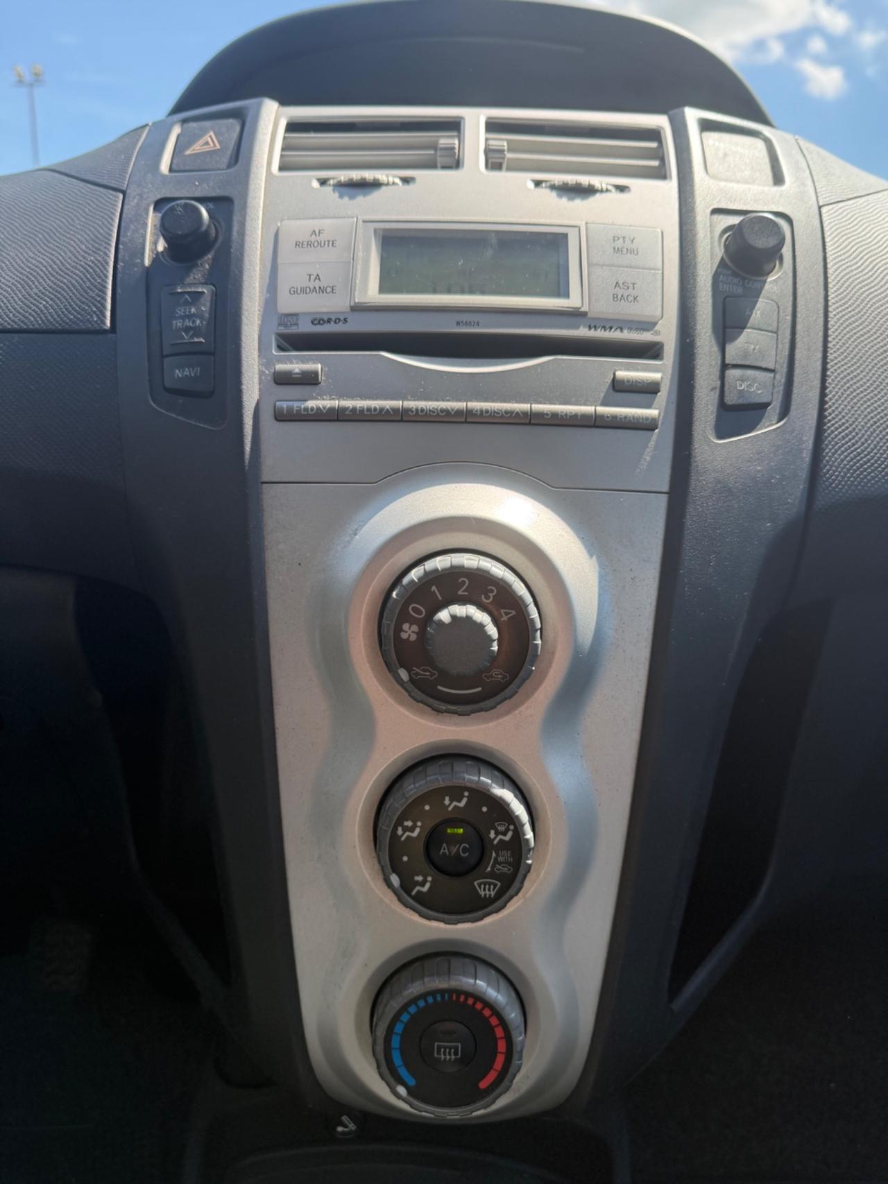 Toyota Yaris 1.0 5 porte Sol