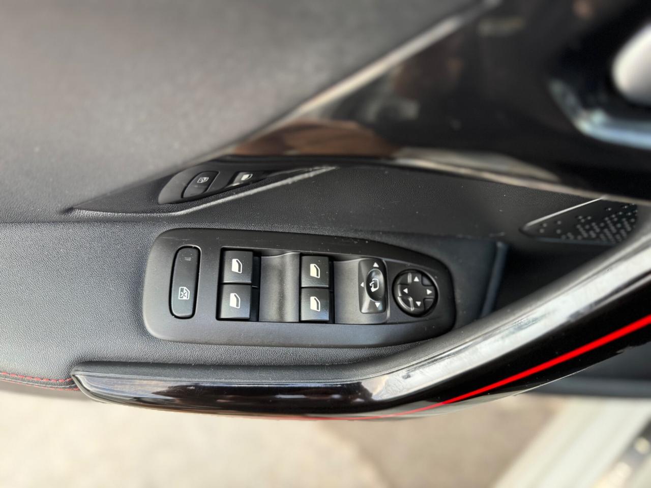 Peugeot 208 GT Line 1.2 110CV NEOPATENTATI