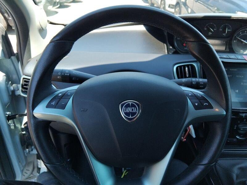 Lancia Ypsilon NUOVA My24 1.0 Firefly 70 CvStart&Stop Hybrid Oro
