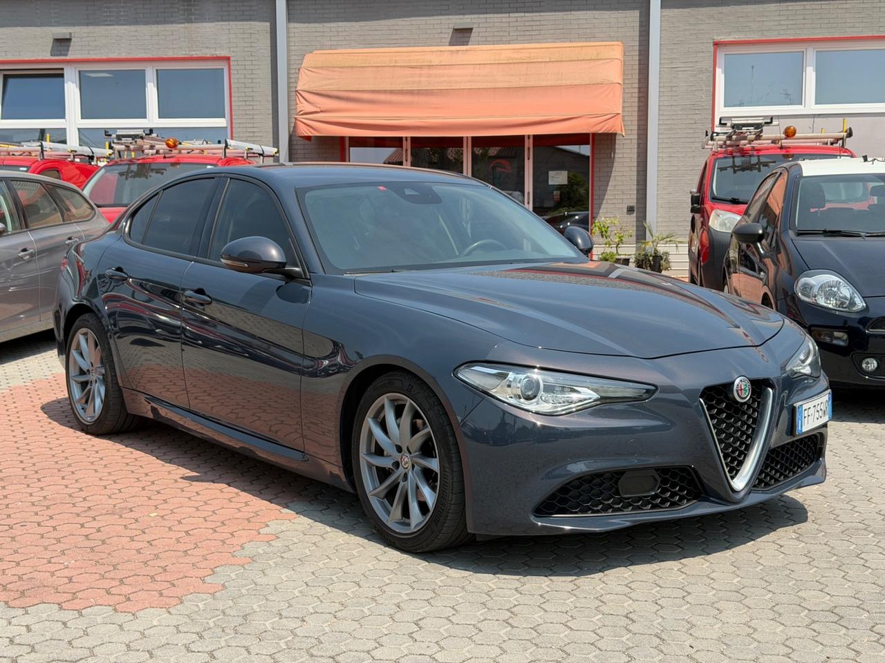 Alfa Romeo Giulia 2.2 INTERNI ROSSI 180 CV AT8