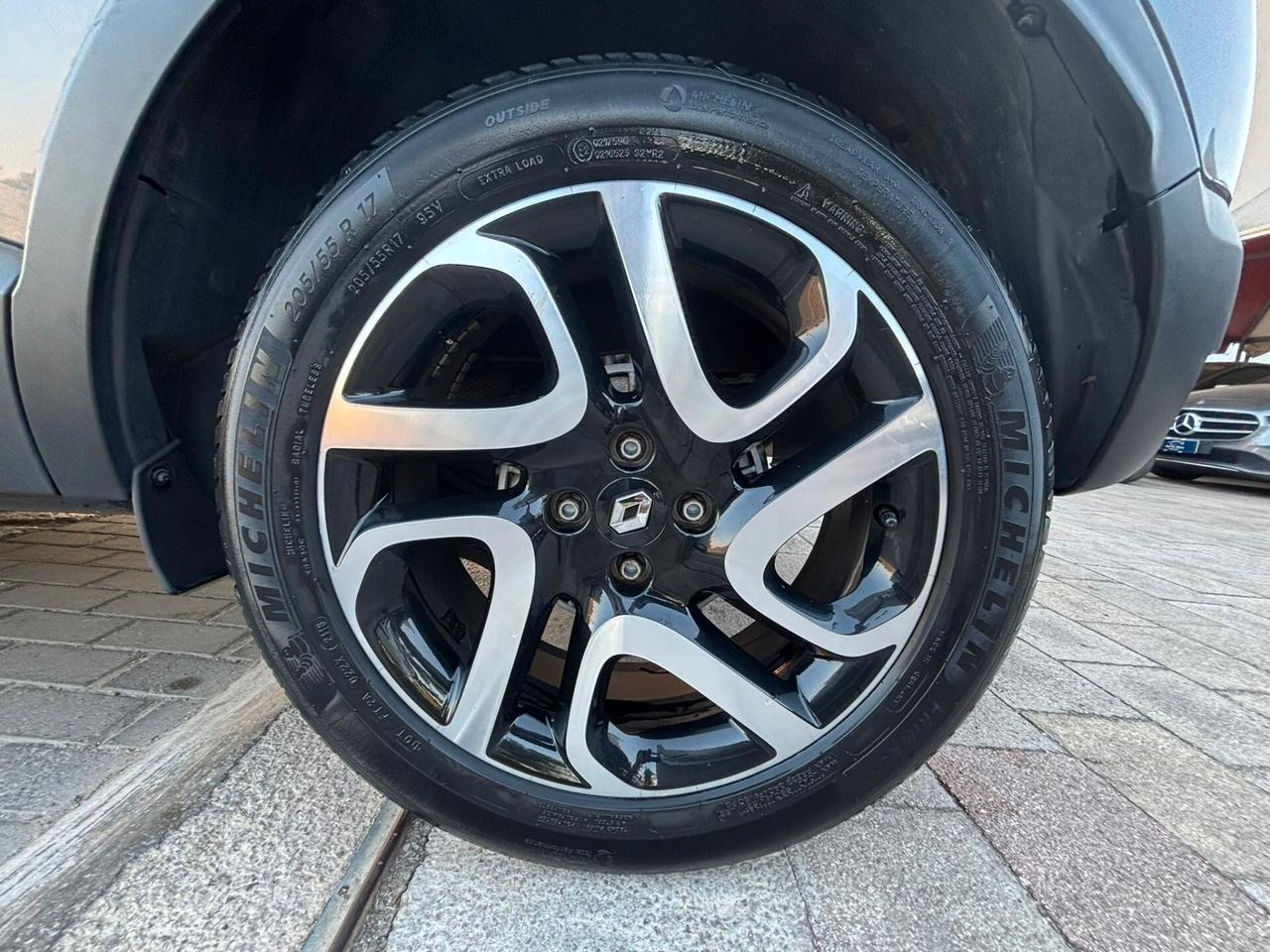 Renault Captur 1.5 dCi 90cv EDC Energy Intens