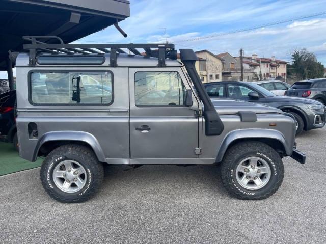 Land Rover Defender Defender 90 2.4 td 6 posti