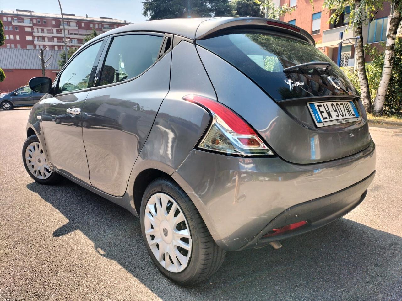 Lancia Ypsilon 1.2 69 CV 5 porte S&S Silver