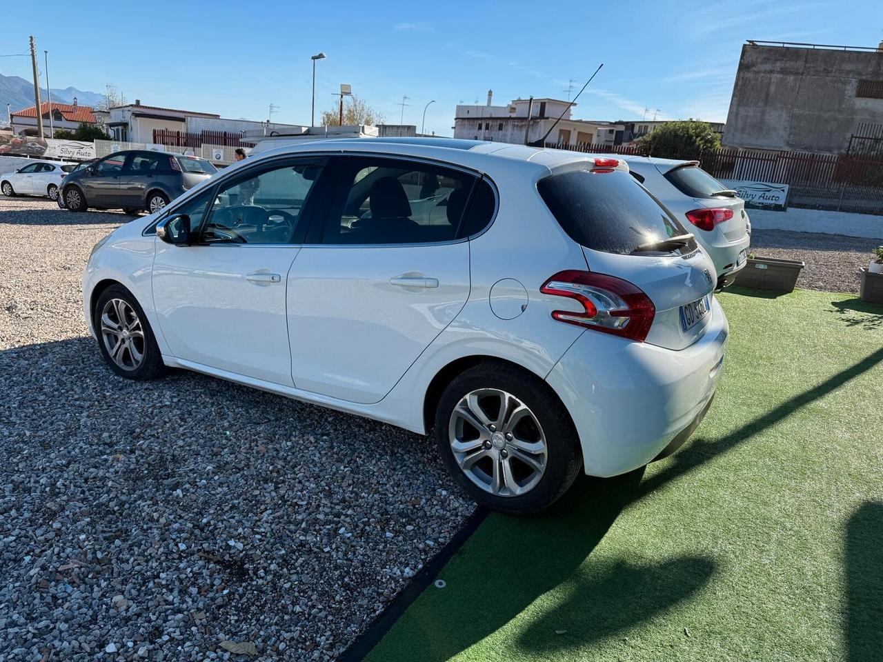 Peugeot 208 1.4 HDi 68 CV 5 porte Allure