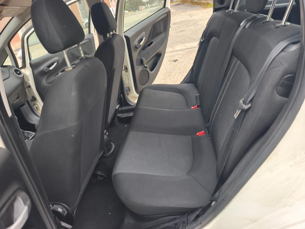 Fiat Punto 2013---1.4 Benzina Metano Neopatentati