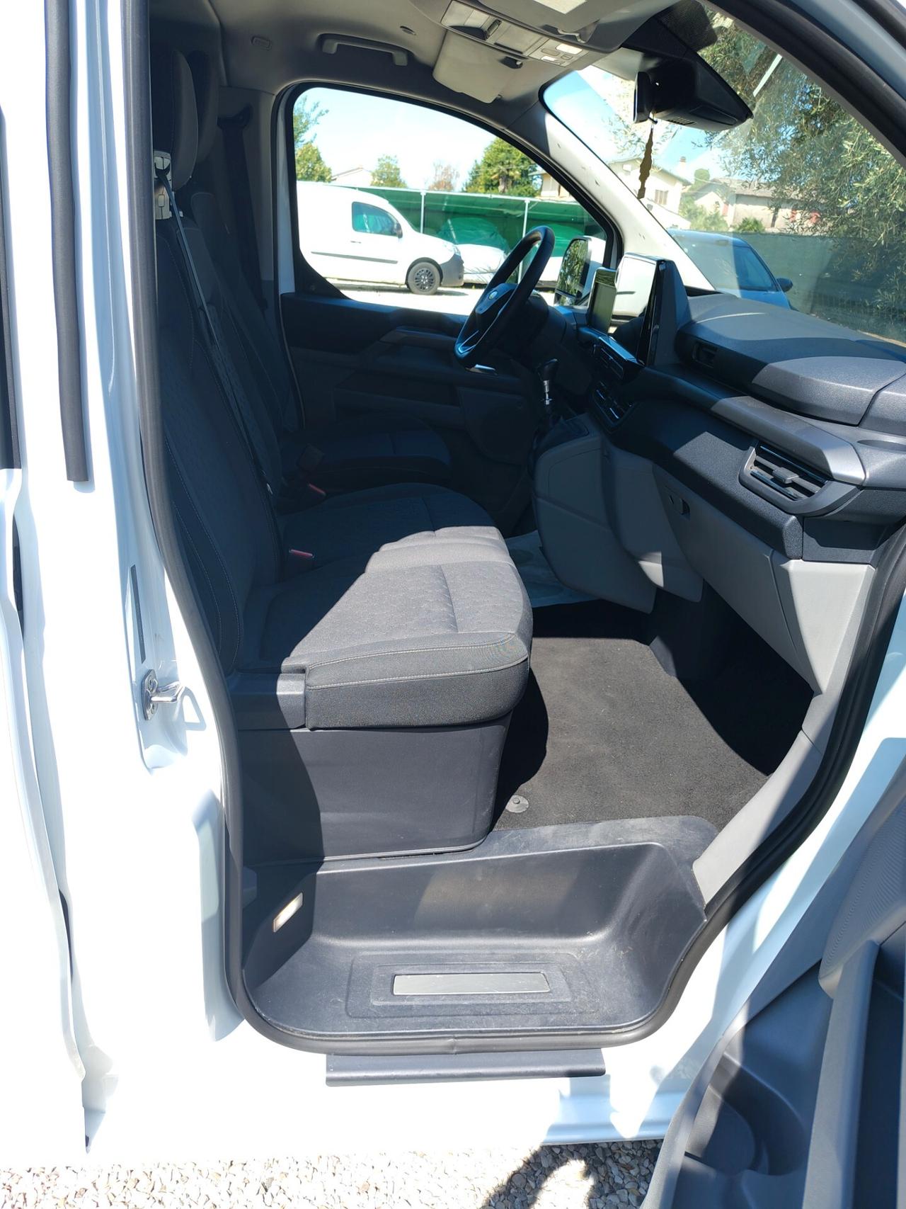 Ford Tourneo Custom 2.0 ecoblue 136cv Titanium 6m L2H1 Minivan